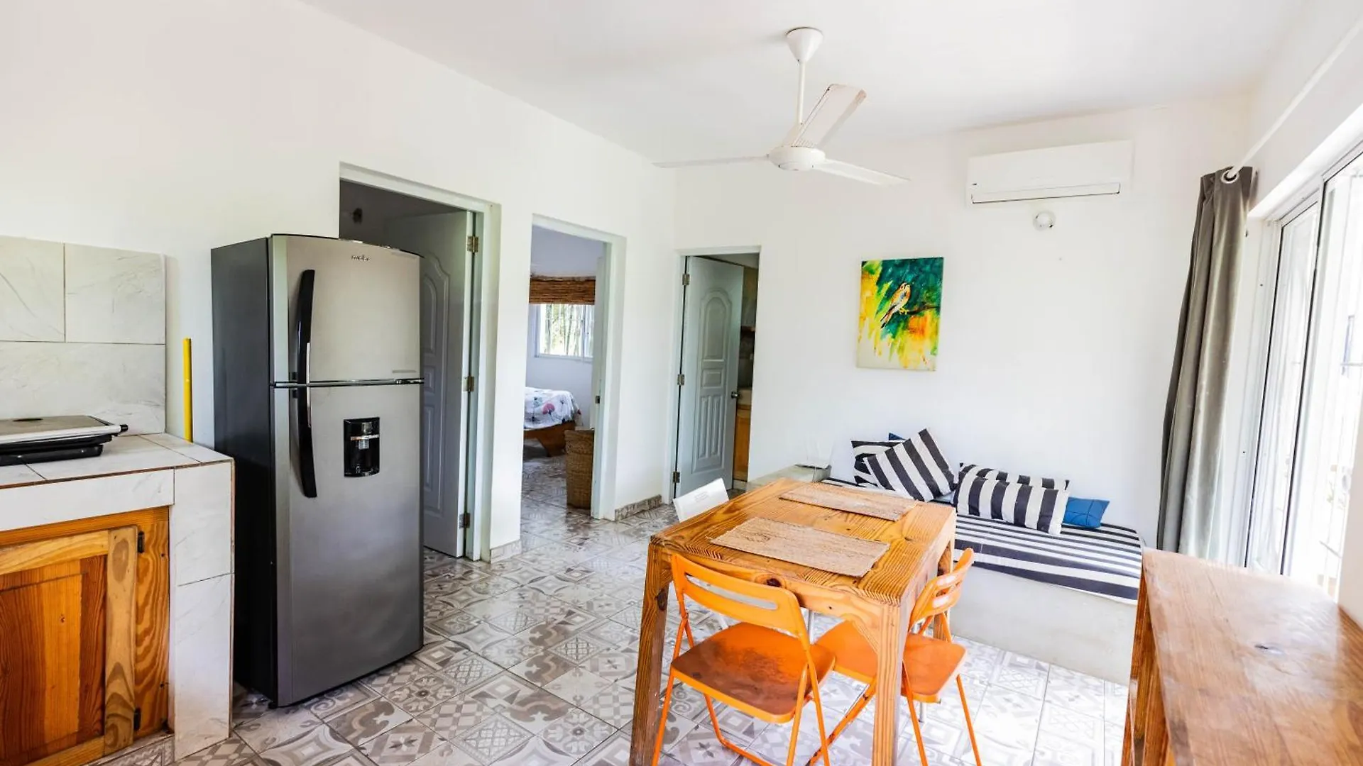 Mango House Las Almendra contacts